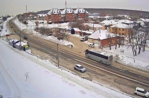 The intersection of Sverdlovskaya and Lenin in Dolgoderevenskoye. Chelyabinsk webcams