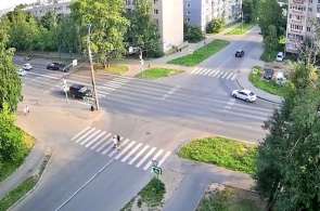 Crossroads Prospekt Pobedy - Mokhova street. Webcams Vologda