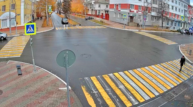 Crossing of Chumichova street and Glory ave. Belgorod webcams