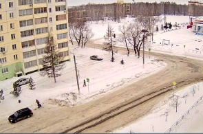 Crossroads of Lenin and Fabrichnaya in Roshchino. Chelyabinsk webcams