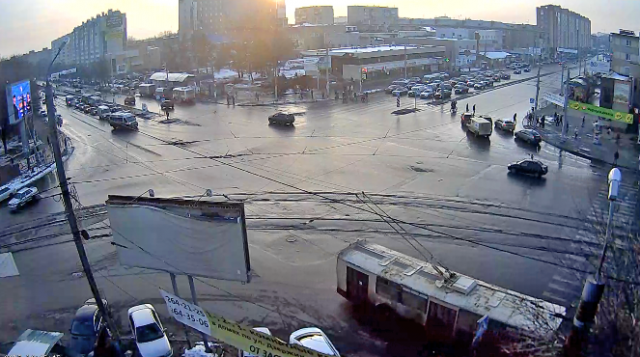 The intersection of Gagarin - Dzerzhinsk. Chelyabinsk webcam online
