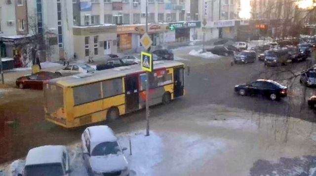 Webcam online on the crossroads of Sovetskaya street and Pushkin street