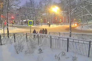 Crossroads of Sovetskaya - Kirov streets. Webcams Medvezhyegorsk online