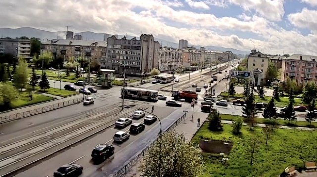 The intersection of the street Kornetova - Cracra. Krasnoyarsk webcam online