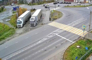 Crossroads of Zhemchuzhnaya and Gladysheva. Webcams of the city Apatity