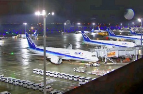 Haneda Airport. Angle 3. Tokyo webcams online