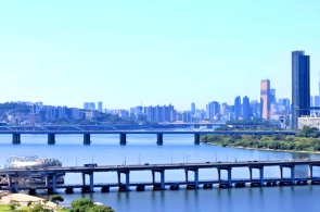View of the Banpo Bridge. Seoul webcams