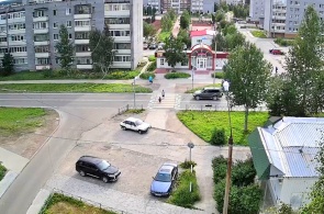 Pedestrian crossing on Builders street. Webcams Polyarnye Zori