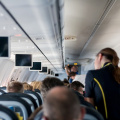 The flight attendant told what time of day are less at risk of falling into a zone of turbulence
