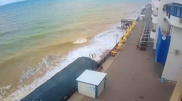 The beach of the Nash Parus complex in Kacha. Sevastopol webcams