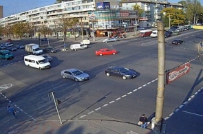 The intersection of Lenin Avenue and the streets of the Ukrainian