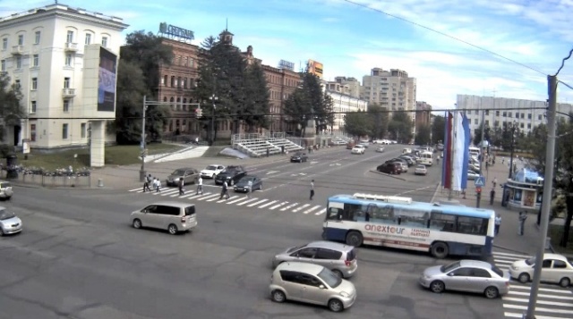 The view of the street Pushkin in the center of the square. Lenin. Khabarovsk online