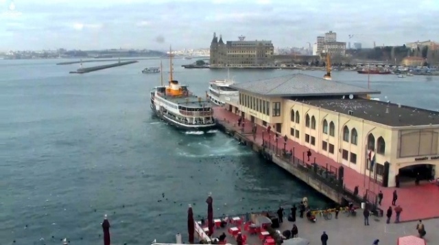 Webcam with views of the pier to Kadikoy