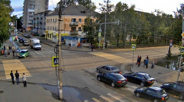 The intersection of Bolshaya Sadovaya street and the Kazan Avenue. Vyshniy Volochek online