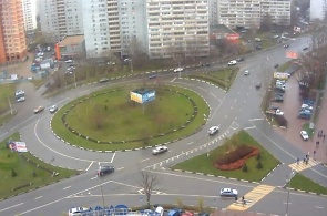 Crossing the street Beloborodova and Olympic prospect. Mytishchi online